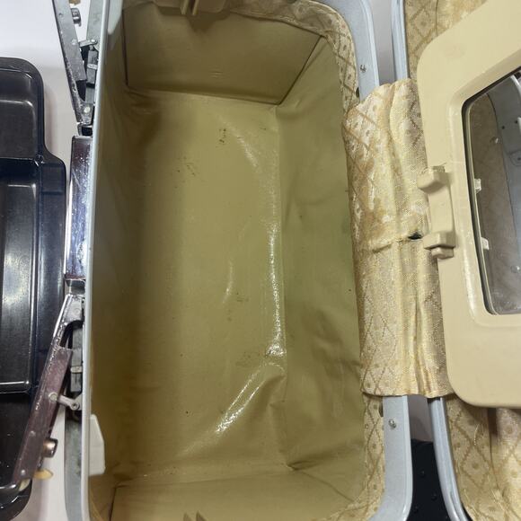 Vintage Samsonite Train Case Red Cosmetic Makeup Tray Mirror Hard Luggage No Key - Picture 11 of 16